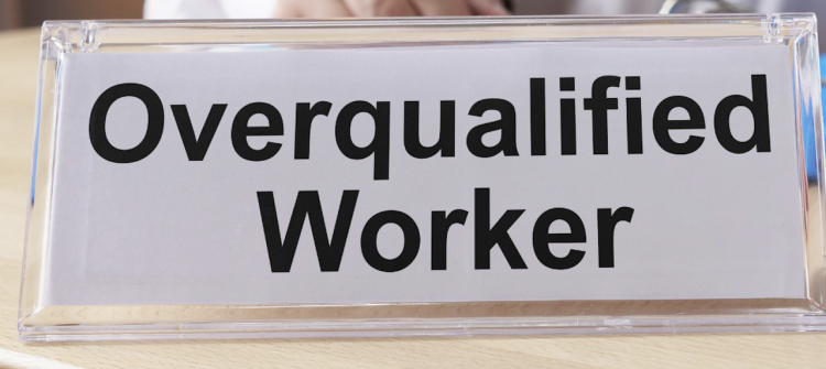 Tuyển nhân viên vượt quá tiêu chuẩn: CƠ HỘI hay RỦI RO?