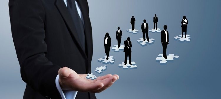 Ưu và nhược điểm khi tuyển dụng ứng viên do nhân viên giới thiệu